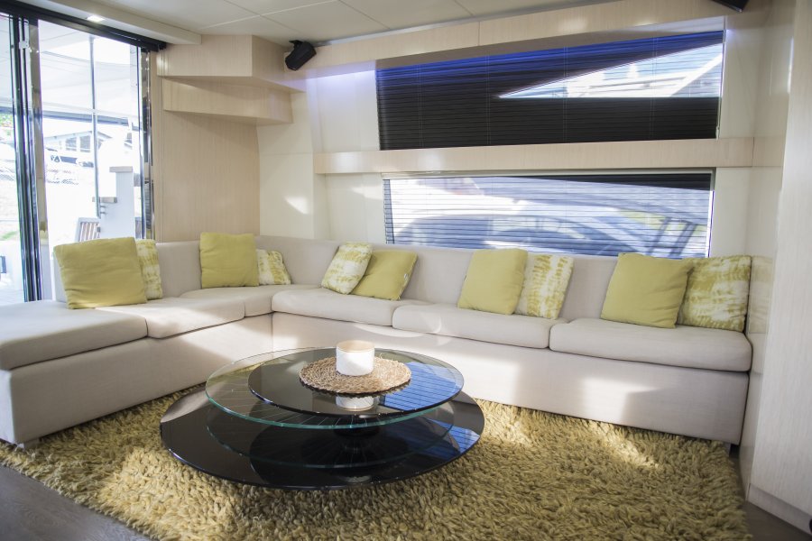 Riviera 80 Salon 01